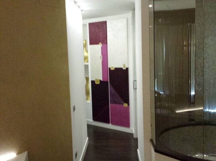 スタンダードルーム, Exclusive