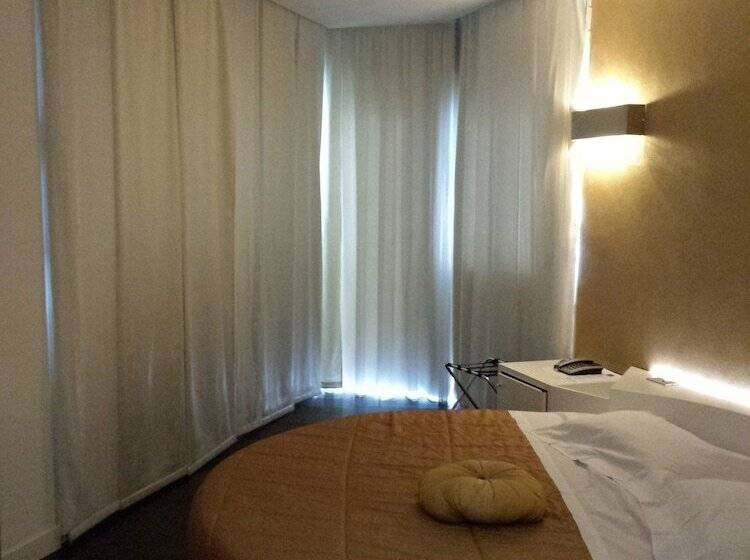 スタンダードルーム, Exclusive