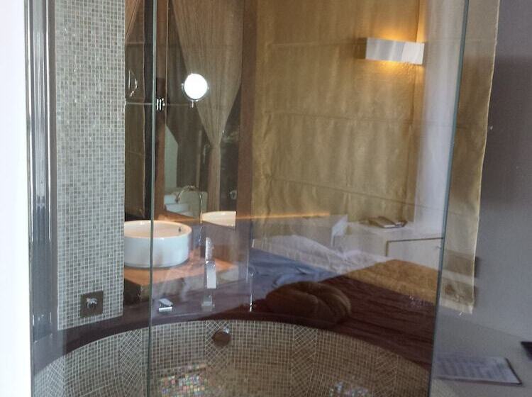 スタンダードルーム, Exclusive