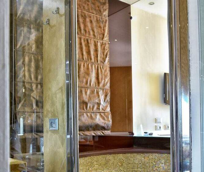 スタンダードルーム, Exclusive