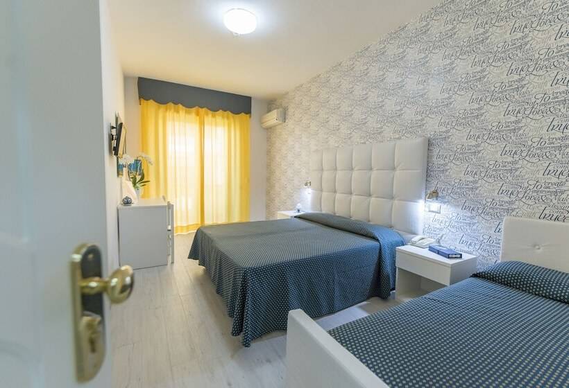 اتاق خانوادگی, Nelson