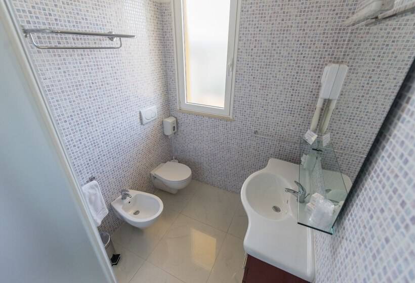 اتاق استاندارد سه نفره, Nelson