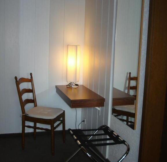 标准单人间, Rebstock