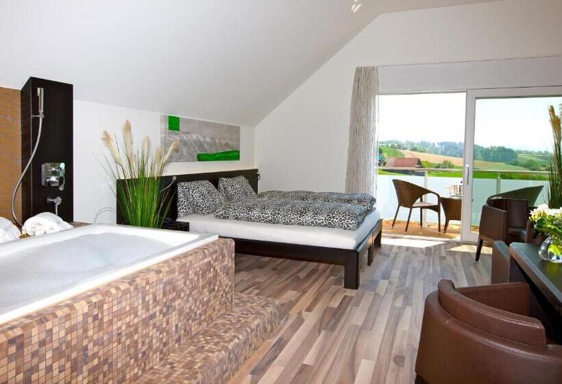 סוויטת ג'וניור עם מסג'ר מים, Restaurant Vogelsang