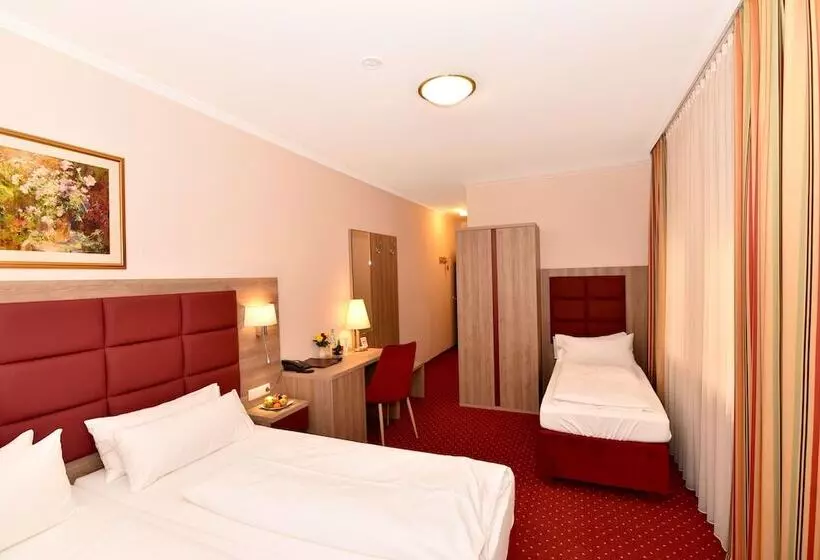 Standard Kolmen Hengen Huone, Romerhof