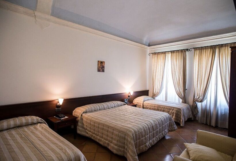 غرفة قياسية رباعية, San Claudio