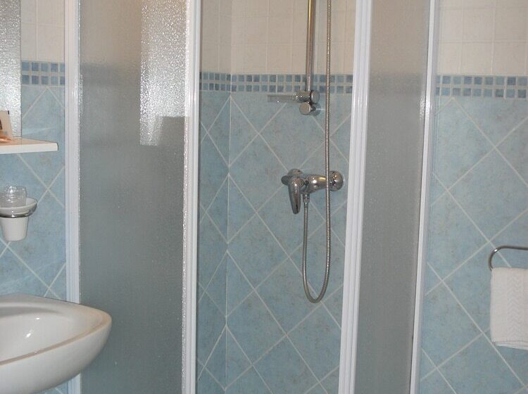 חדר משפחתי, San Giusto