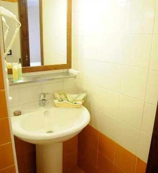 スタンダードトリプルルーム, Sannita