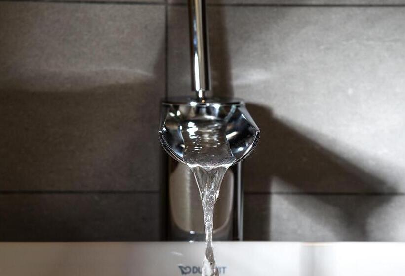 جناح جونيور, Sottovento Luxury Hospitality
