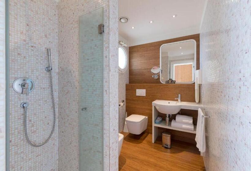 标准间侧面带海景, Trampolines Suite