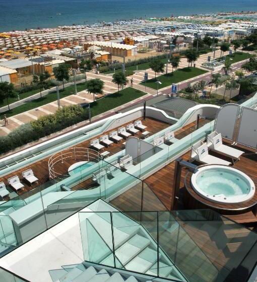 小型套房带海景, Trampolines Suite