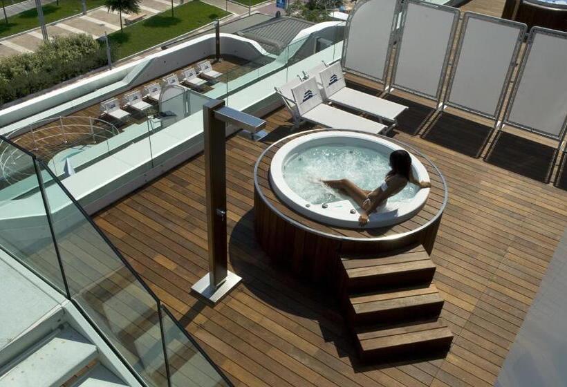 Полулюкс Вид на Море, Trampolines Suite