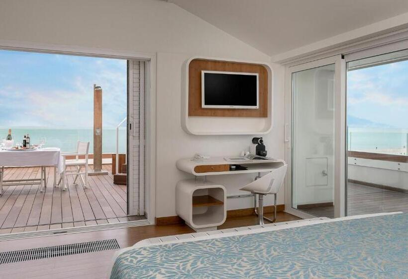 带按摩浴缸和海景的套房, Trampolines Suite