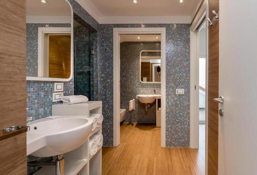 套房侧面可观海景, Trampolines Suite