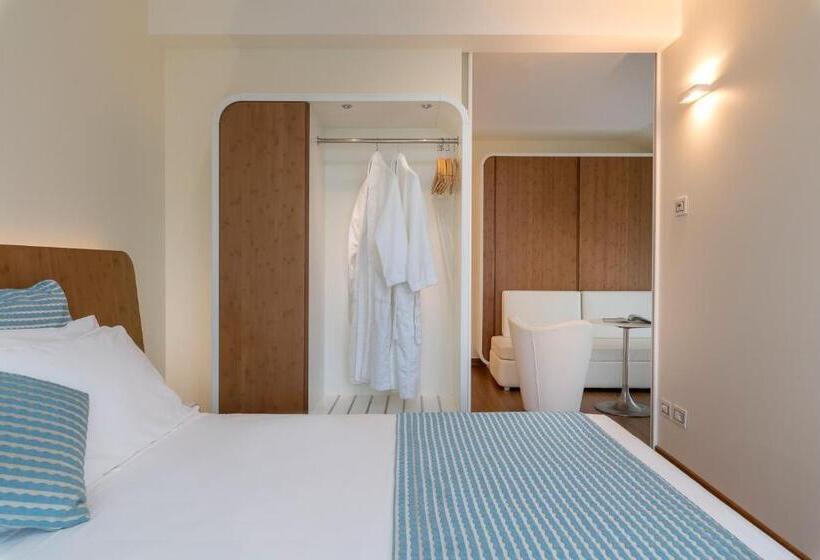 套房侧面可观海景, Trampolines Suite