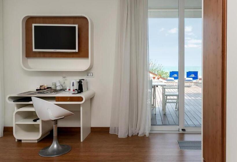 海景套房, Trampolines Suite