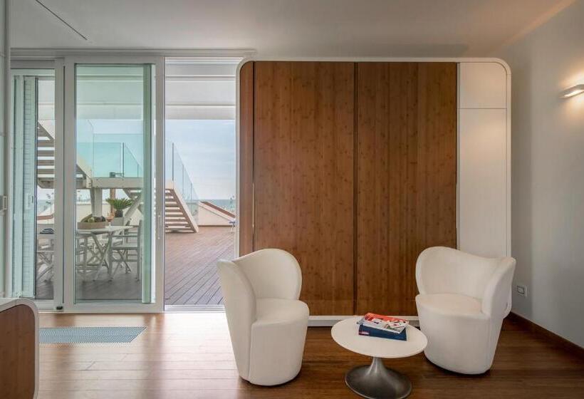 海景套房, Trampolines Suite