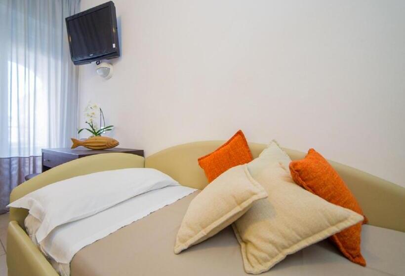 컴포트 트리플 룸, Mediterraneo Hotel & Suites