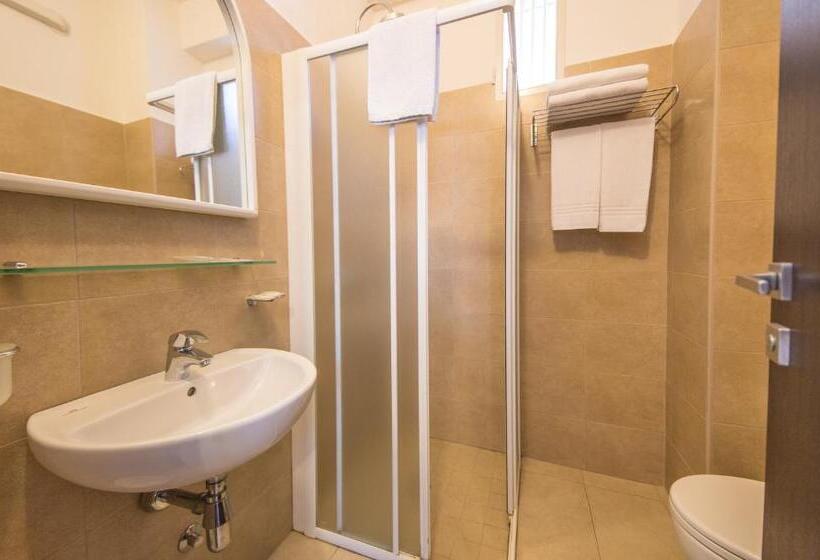 컴포트 트리플 룸, Mediterraneo Hotel & Suites