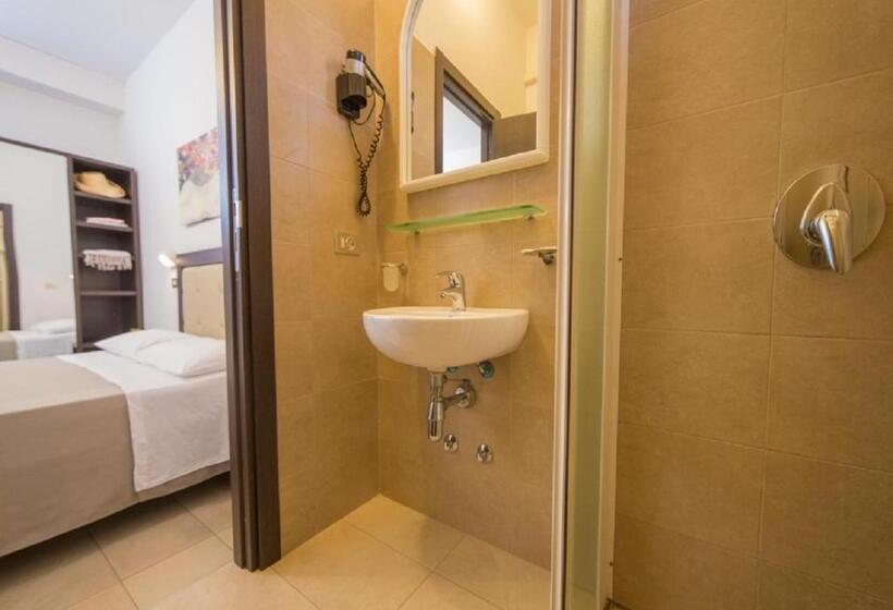 חדר קומפורט לשלושה, Mediterraneo Hotel & Suites