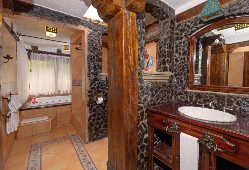 سوییت جونیور, Samari Spa Resort