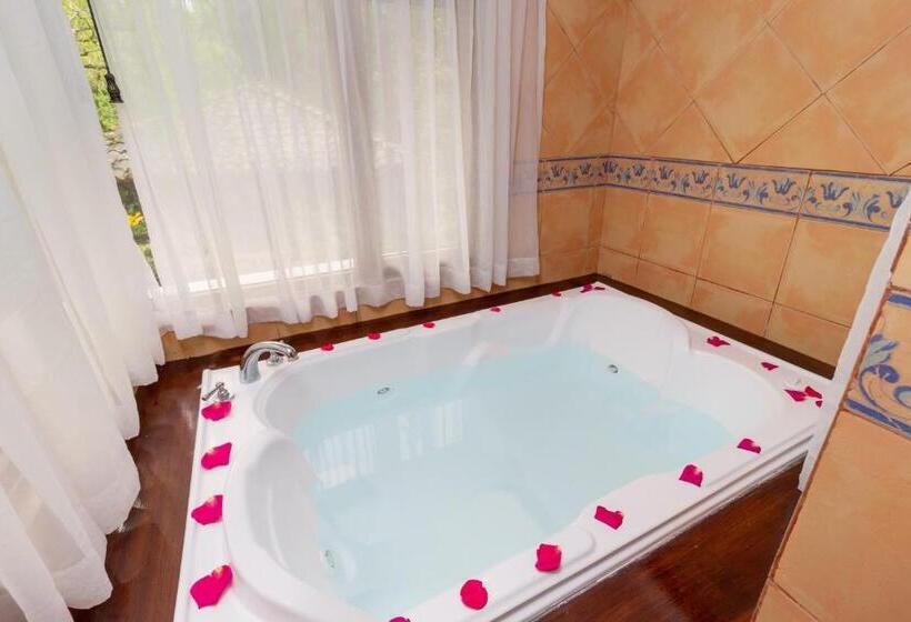 سوییت جونیور, Samari Spa Resort
