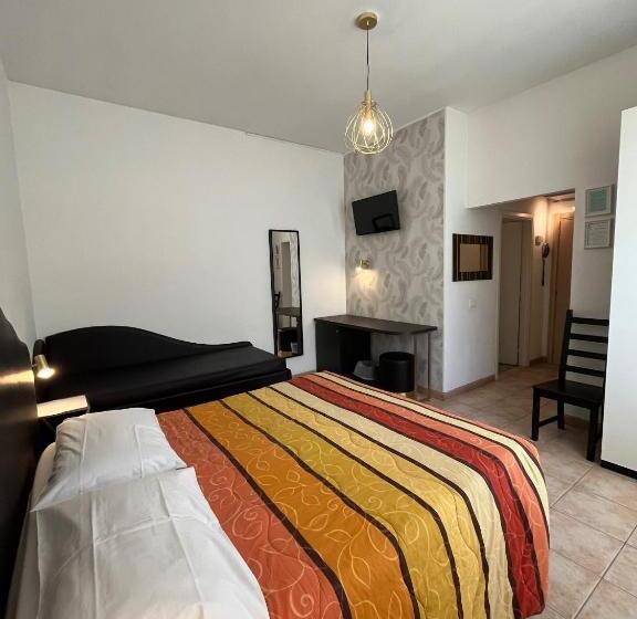 غرفة قياسية ثلاثية, Villa Liliana