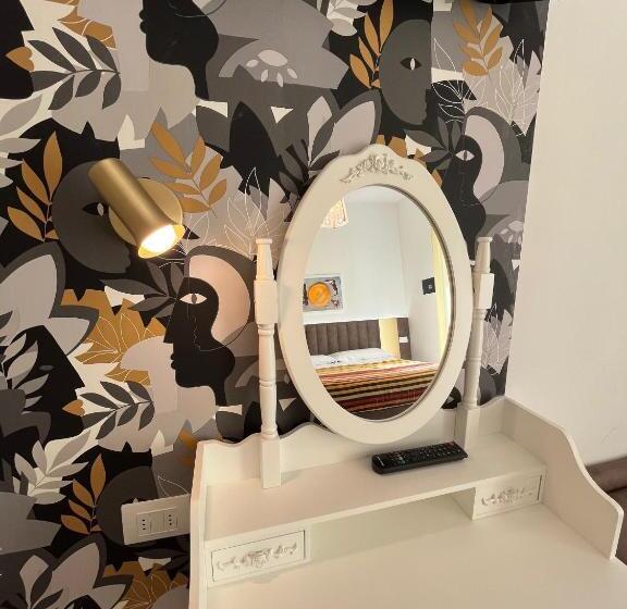 غرفة قياسية ثلاثية, Villa Liliana