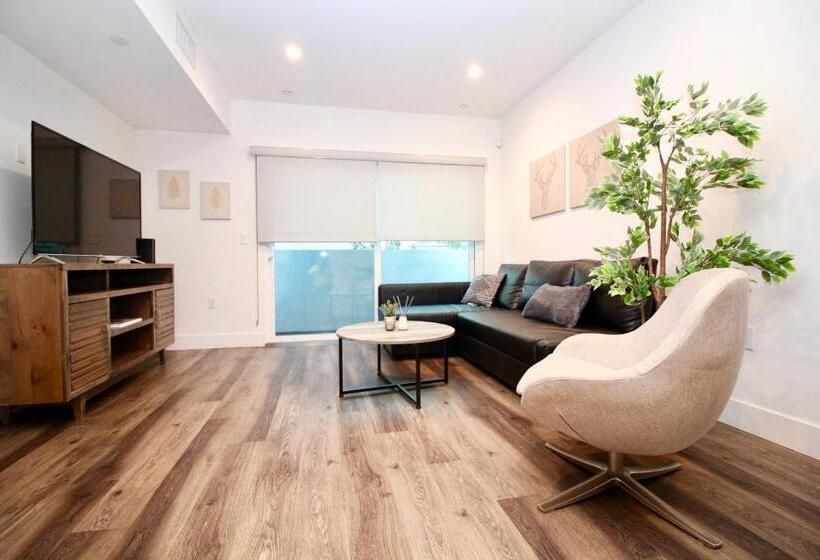 דירת שני חדרים עם מרפת, Los Angeles Premium Suites With Free Parking