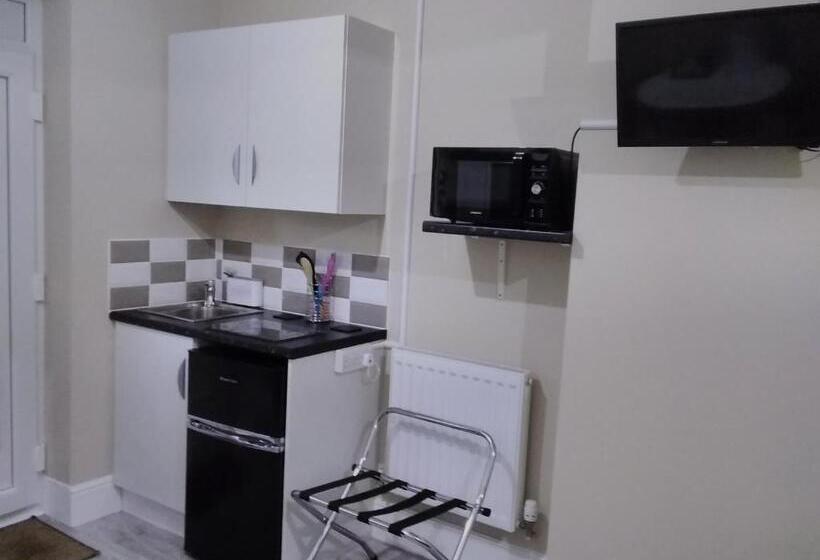 Standart Stüdyo, Windermere Studio Rooms With Free Car Parking Onsite