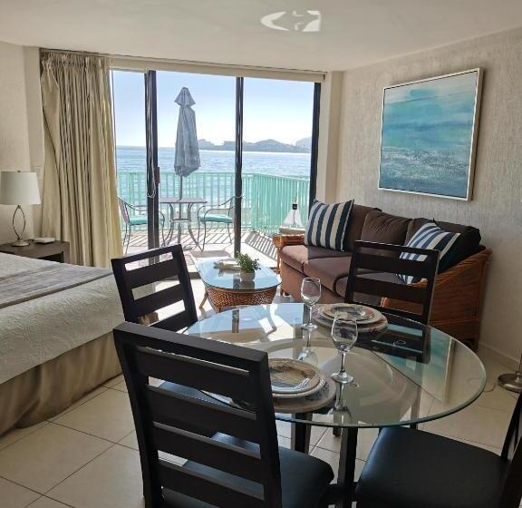 סטודיו דלוקס, Condominios San Carlos