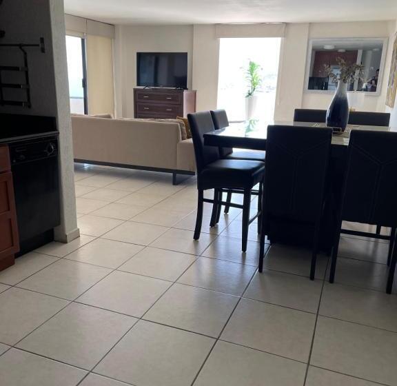 דירת חדר נוף לים, Condominios San Carlos