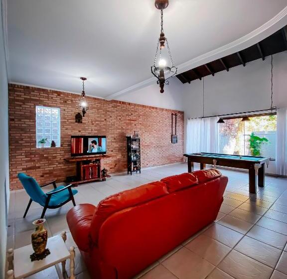 سوییت لوکس, Bahan Pousada