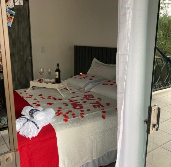 سوییت لوکس, Bahan Pousada