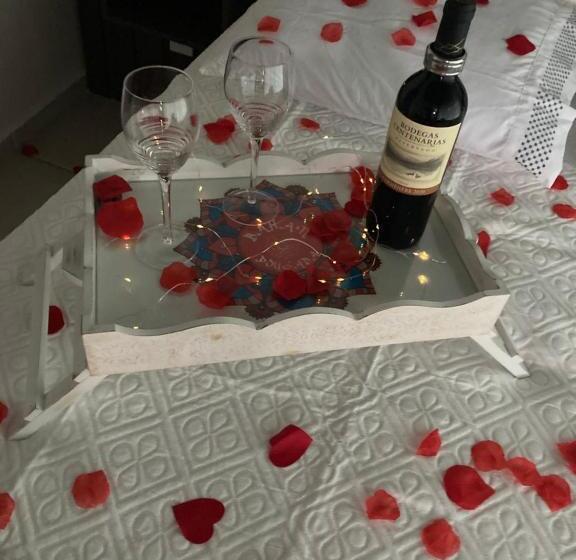 سوییت لوکس, Bahan Pousada