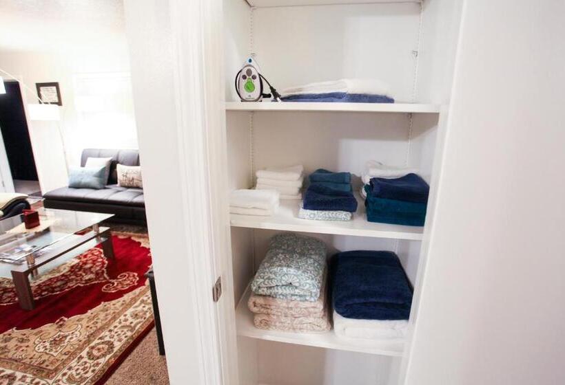 شقة غرفتين, The Diamond At Kingston East