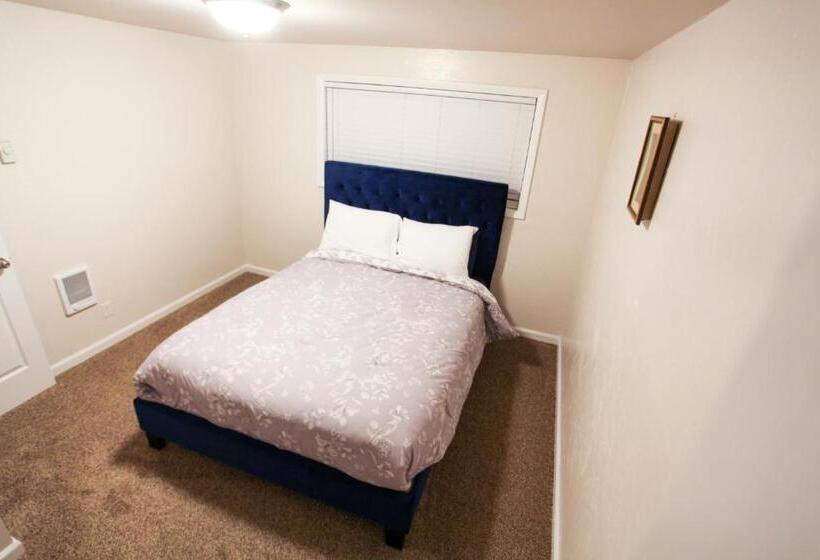 شقة غرفتين, The Diamond At Kingston East