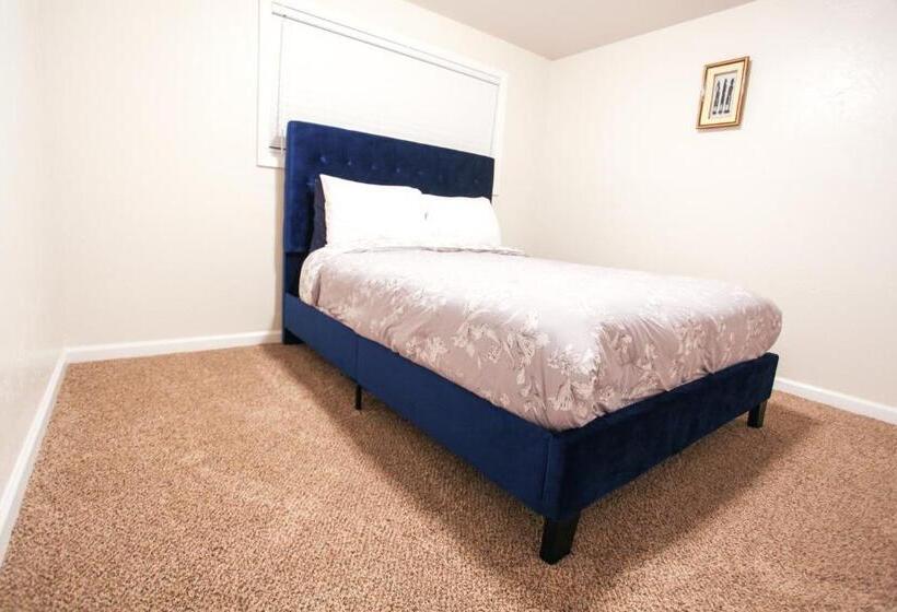 شقة غرفتين, The Diamond At Kingston East