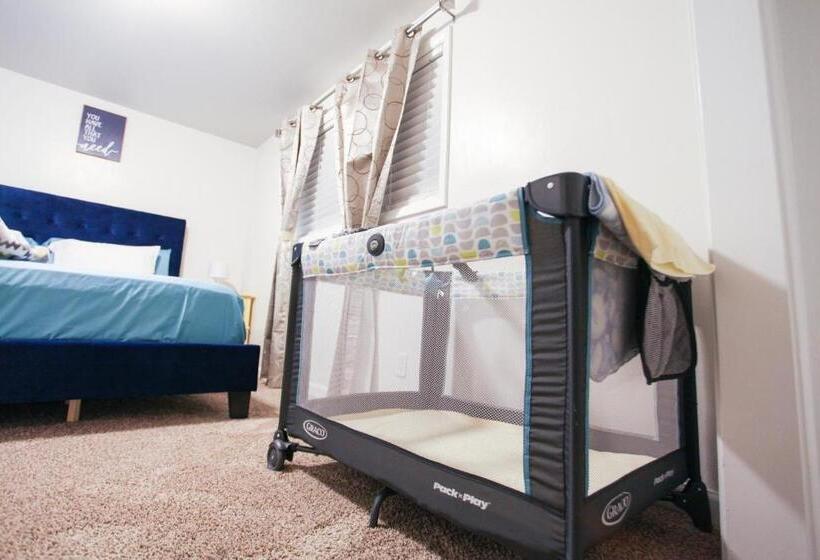 شقة غرفتين, The Diamond At Kingston East