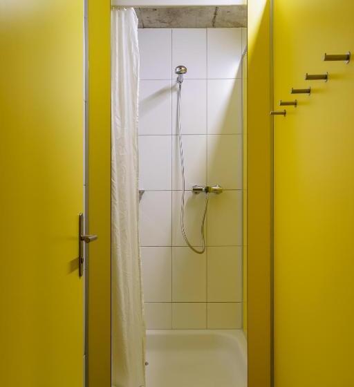 חדר סטנדרט לשלושה, Backpackers Villa Sonnenhof   Hostel Interlaken