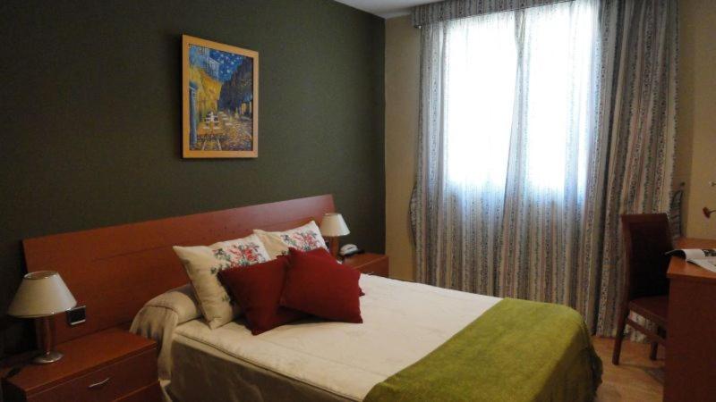 스탠다드 룸, Montero