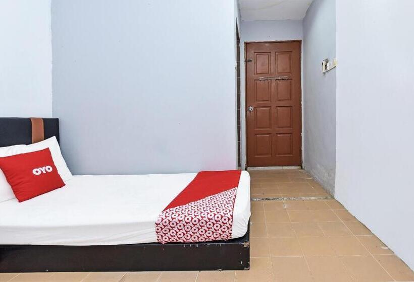디럭스 룸, Oyo 90324 Muar Station