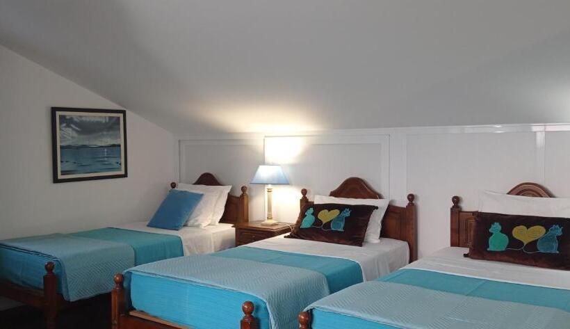 اتاق استاندارد سه نفره, A Casa Da Ti Laura Al