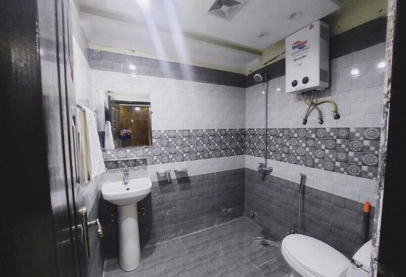 اتاق اکونومی, White Pearl