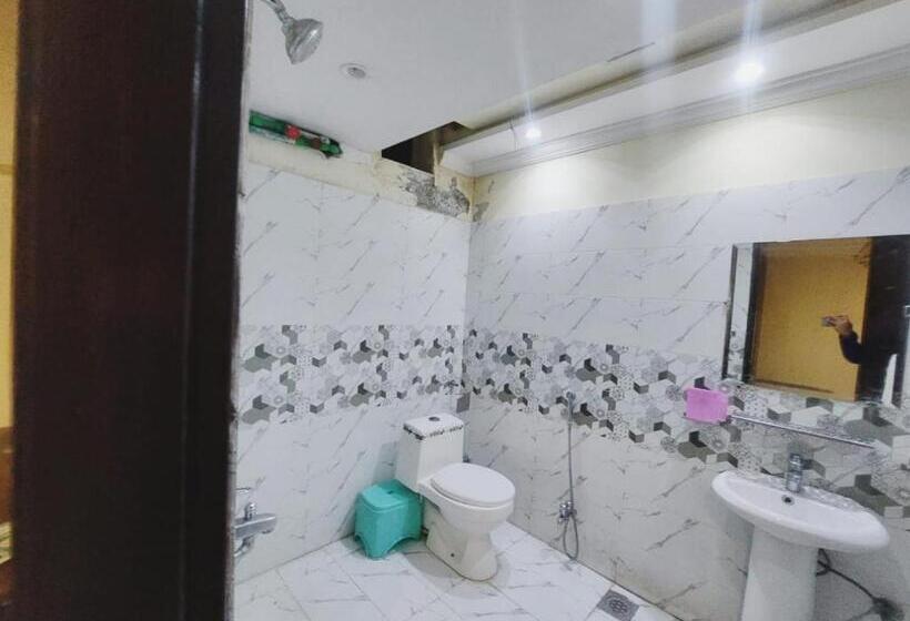 اتاق اکونومی, White Pearl