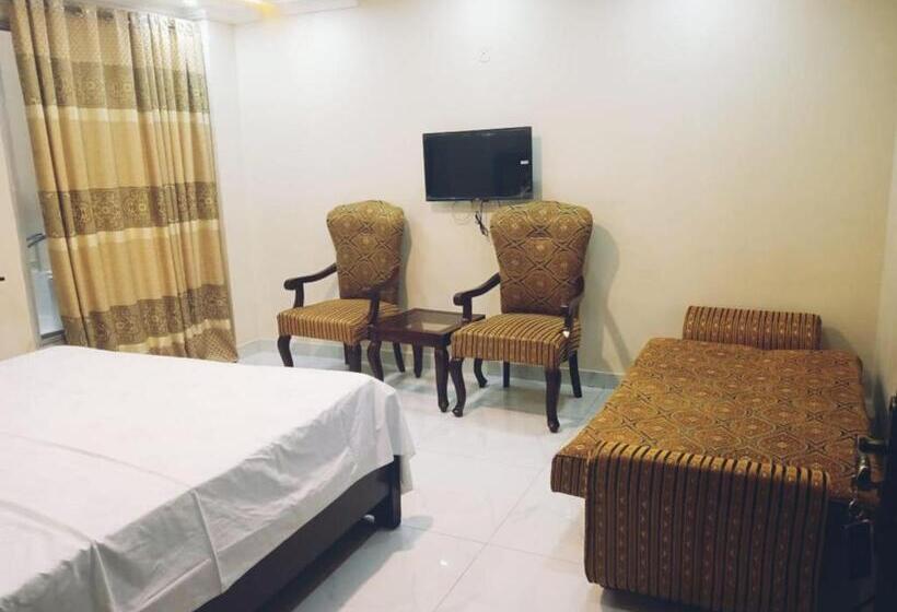 اتاق اجرایی سه نفره, White Pearl