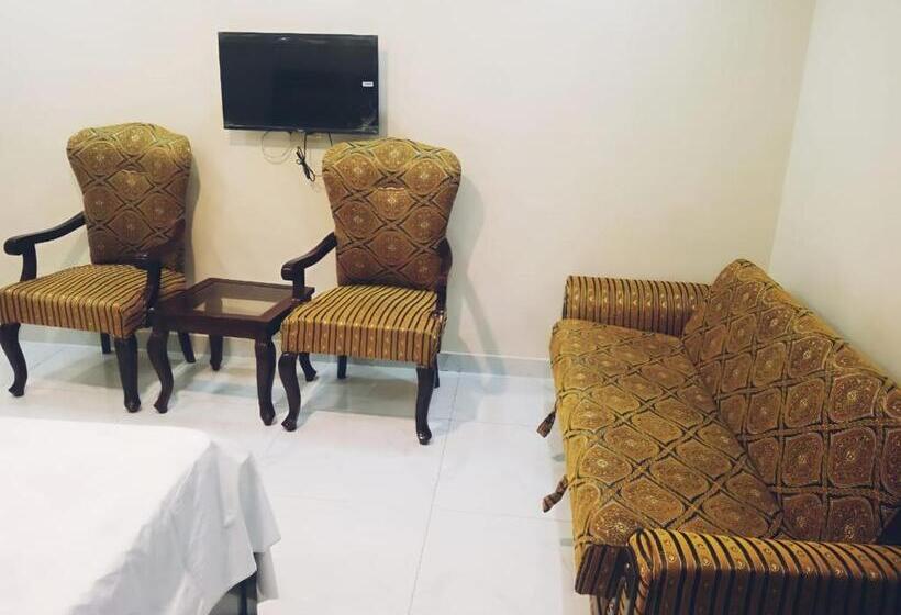 اتاق اجرایی سه نفره, White Pearl