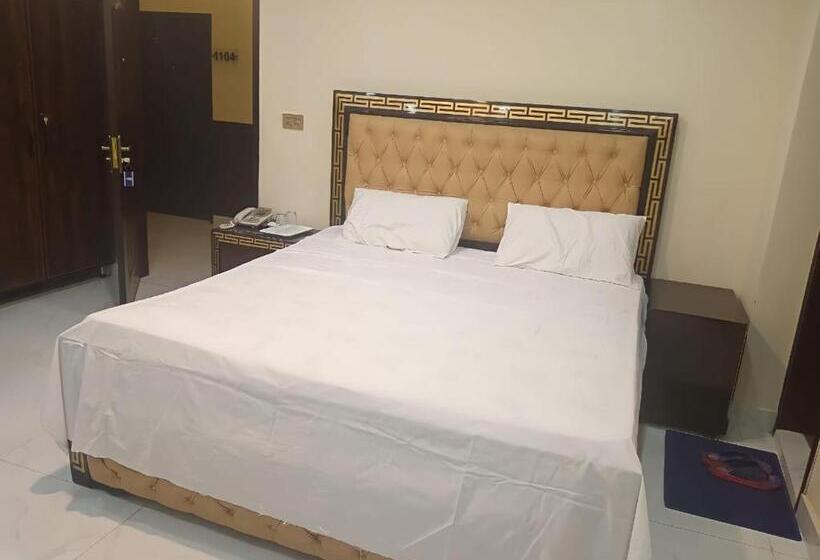 اتاق اجرایی سه نفره, White Pearl