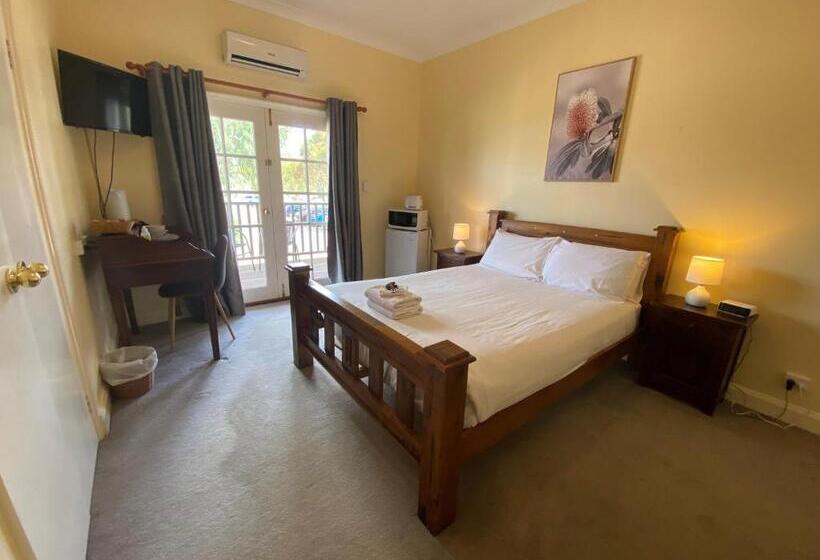 غرفة قياسية مزوَّدة بجاكوزي, Settlers House York