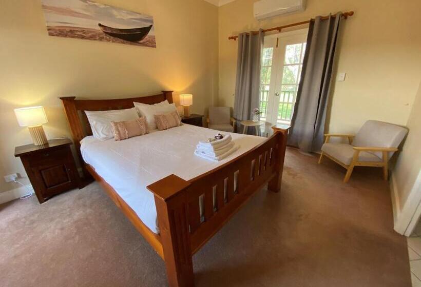 غرفة قياسية مزوَّدة بجاكوزي, Settlers House York